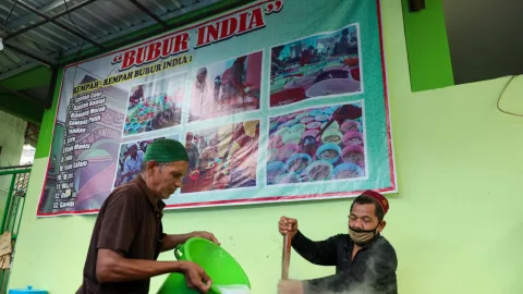 Bubur India Masjid Pekojan, Takjil Buka Puasa Berusia 100 Tahun - GenPI.co JATENG