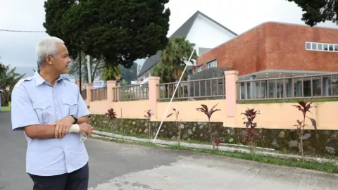 Ganjar Cek Lagi Bangunan SMAN Tawangmangu, Hasilnya Bikin Lega - GenPI.co JATENG