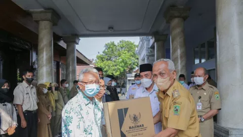 1.300 Honorer Banjarnegara Terima Bantuan Baznas - GenPI.co JATENG