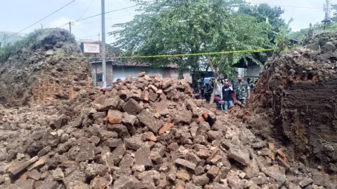 Tembok Bekas Keraton Kartasura Dirusak, Polres Periksa 2 Orang - GenPI.co JATENG