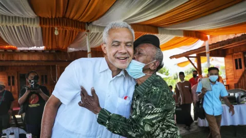 Begini Pengakuan Ganjar Hampir Ditipu Soal Guru SD-nya Meninggal - GenPI.co JATENG