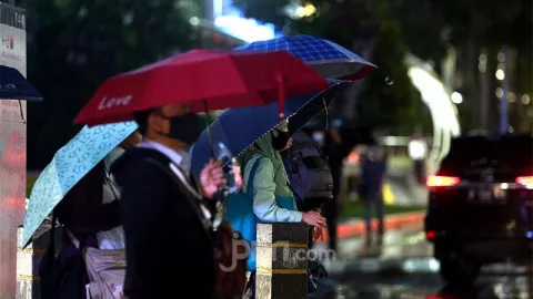 BMKG: Hati-Hati Hujan Lebat Disertai Petir dan Angin Kencang di Jawa Tengah - GenPI.co JATENG