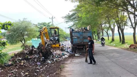 Volume Sampah Naik, DLH Batang Kerahkan Alat Berat - GenPI.co JATENG