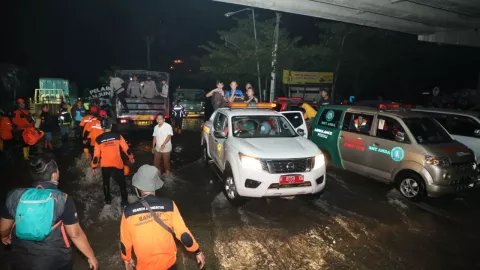 BPBD Jateng Terjunkan Tim ke Daerah Terdampak Banjir Rob - GenPI.co JATENG