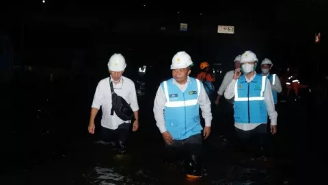 PLN Putus Aliran Listrik di Kawasan Terdampak Banjir Rob Semarang - GenPI.co JATENG