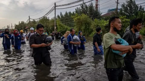 Diterjang Banjir Rob, Terminal Peti Kemas Setop Operasional - GenPI.co JATENG