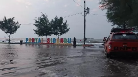 4 Daerah Rawan Banjir Rob di Batang Dipantau, 3 Perahu Siaga - GenPI.co JATENG