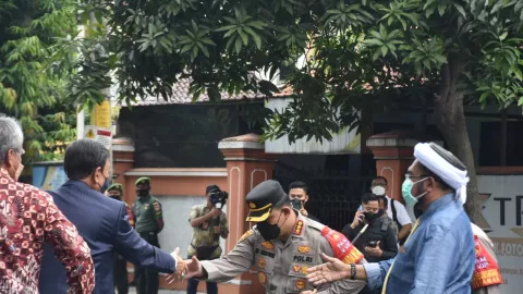 Isu Pernikahan Politik Adik Jokowi, Ngabalin Bilang Begini - GenPI.co JATENG