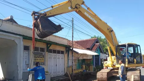 Atasi Genangan, Drainase Jl Ahmad Yani Batang Diperbaiki - GenPI.co JATENG