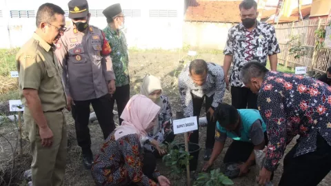 Lahan Eks Bengkok Kelurahan Limbangan Kulon Jadi RTH - GenPI.co JATENG