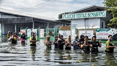 Potensi Banjir Rob di Jateng Tinggi, Ganjar Instruksikan Ini - GenPI.co JATENG