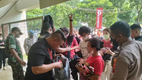 Dilarang Makan dan Minum di Stadion Manahan, Penonton Kecewa - GenPI.co JATENG