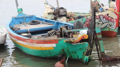 Gelombang Tinggi Bikin Ratusan Nelayan Semarang Pilih Tak Melaut - GenPI.co JATENG