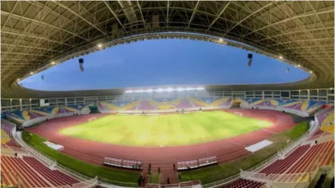 Jelang Putaran Kedua Liga 1, Gibran Lobi Kemenpora Supaya Persis Solo Bisa Main di Stadion Manahan - GenPI.co JATENG