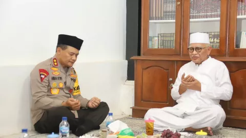 Kapolda Jawa Tengah Datangi Gus Mus di Rembang, Ada Apa? - GenPI.co JATENG