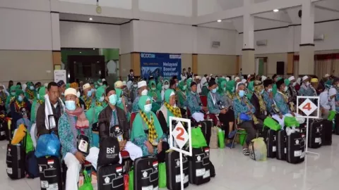2 Jemaah Haji Debarkasi Solo Ditinggal di Medan, Ada Apa? - GenPI.co JATENG