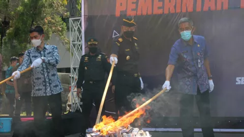 Wow! 11,3 Juta Batang Rokok Ilegal di Jateng DIY Dimusnahkan - GenPI.co JATENG