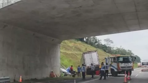 Astaga! Kecelakaan Truk di Tol Semarang-Solo, 2 Orang Tewas - GenPI.co JATENG