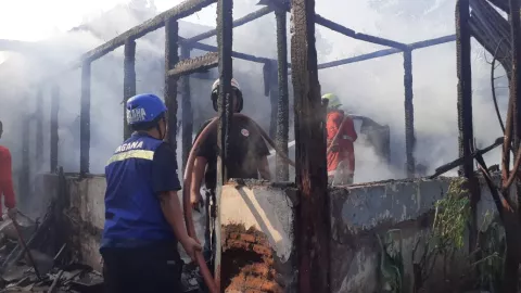 Rumah Indekos di Solo Terbakar, Butuh 87 Menit Padamkan Api - GenPI.co JATENG
