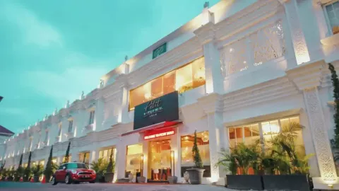 5 Rekomendasi Hotel di Solo, Tarif Mulai Rp 300.000 - GenPI.co JATENG