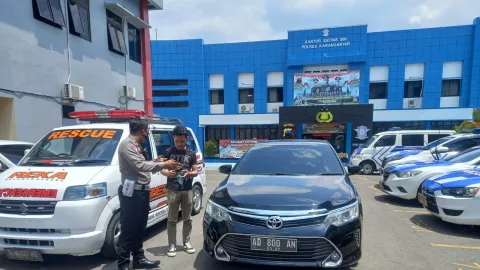 Viral! Mobil Mewah Halangi Ambulans di Karanganyar, Begini Ceritanya - GenPI.co JATENG