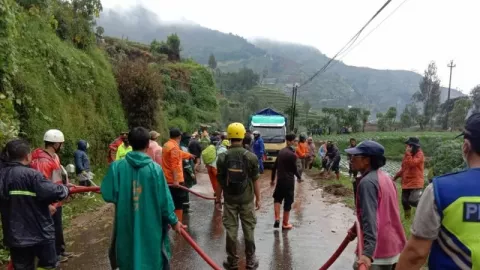 Hujan Deras Sejak Jumat, Tanah Longsor Terjadi di Wonosobo dan Purworejo - GenPI.co JATENG