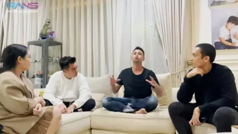 Heboh! Raffi Ahmad Ketahuan Video Call Wanita Lain, Siapa Ya? - GenPI.co JATENG