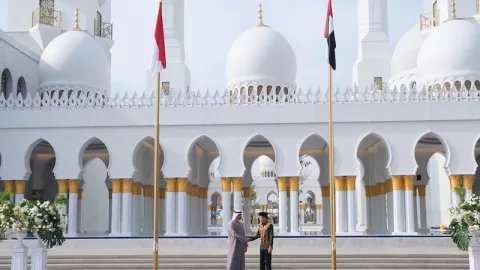 Begini Mewahnya Masjid Sheikh Zayed Solo yang Bisa Menampung 10.000 Jemaah - GenPI.co JATENG