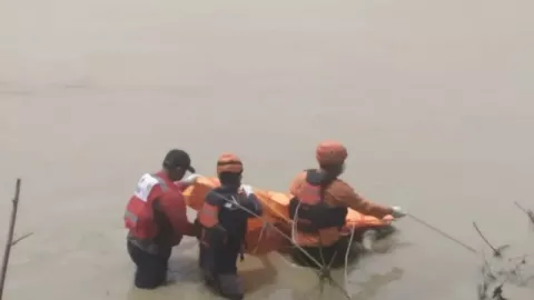 Heboh! Mayat Laki-Laki Tanpa Identitas Ditemukan di Sungai Lusi Grobogan - GenPI.co JATENG