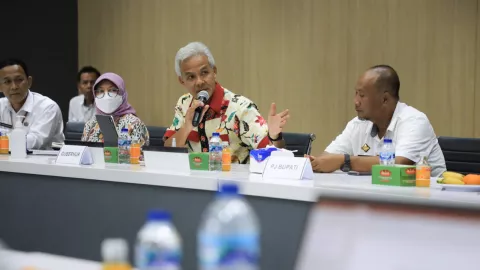 Resmi! Ganjar Umumkan UMK di Jawa Tengah 2023, Kota Semarang Tertinggi - GenPI.co JATENG