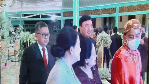 Adem! Gibran Digandeng Megawati Saat Ngunduh Mantu Nikahan Kaesang-Erina di Mangkunegaran - GenPI.co JATENG