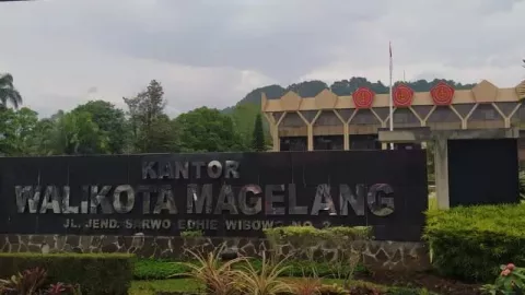 Gedung Pemkot Magelang Dipasangi Logo TNI, Kok Bisa? - GenPI.co JATENG