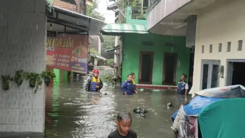 Waduh! Banjir di Solo Terjang 15 Kelurahan, Sebagian Warga Mengungsi - GenPI.co JATENG