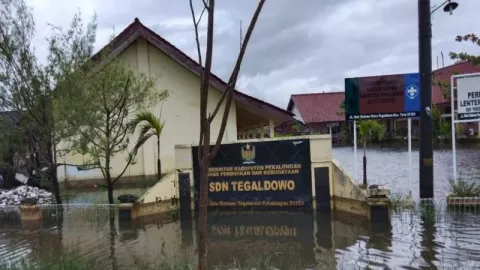 Bikin Sedih! Kebanjiran, 13 Sekolah di Pekalongan Terpaksa Diliburkan - GenPI.co JATENG
