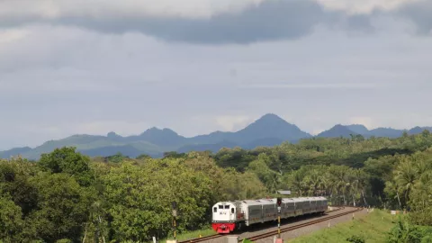 Perjalanan KA Jarak Jauh di Daop 6 Kini Lebih Singkat, Ini Daftarnya - GenPI.co JATENG