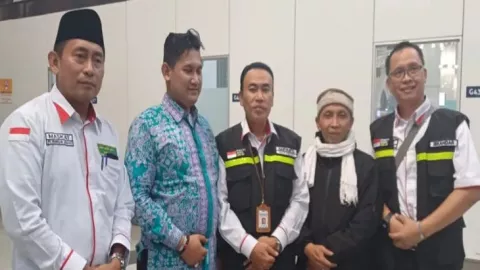 Walah! Calon Haji Asal Embarkasi Solo Tertahan di Bandara Abdul Aziz Madinah Gegara Pakai Visa Umrah - GenPI.co JATENG