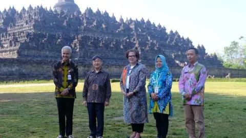 Kaisar Jepang Kunjungi Candi Borobudur, Naik ke Lantai 9 hingga Selfie - GenPI.co JATENG