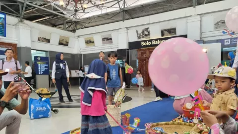 Meriahkan Hari Anak, Daop 6 Gelar Pameran Permainan Tradisional di Stasiun Solo Balapan - GenPI.co JATENG