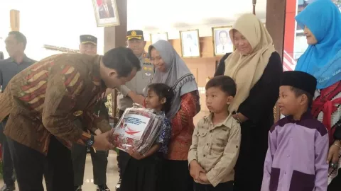 Siswa SD dan SMP di Wonogiri Dapat Seragam Sekolah Gratis, Anggarannya Sampai Rp 9,3 Miliar - GenPI.co JATENG