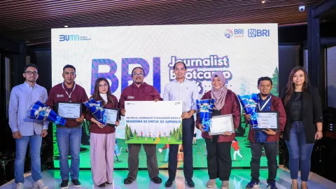 50 Jurnalis Peroleh Beasiswa S2 dari BRI pada Malam Inagurasi BRI Fellowship Journalism 2024 - GenPI.co JATENG