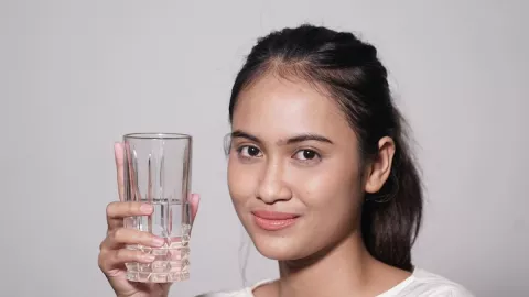 Jaga Kesehatan Ginjal, Anda Harus Minum Air Putih Sebanyak Ini - GenPI.co JATENG