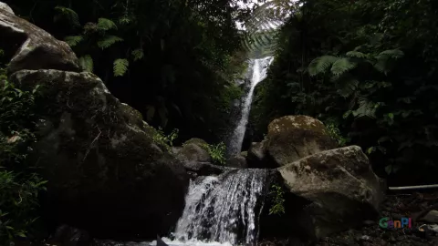 Suka Tantangan? Yuk ke Air Terjun Semuncar, Medannya Esktrem! - GenPI.co JATENG