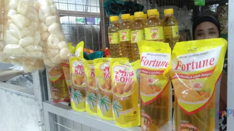 Akhirnya! Harga Minyak Goreng di Solo Mulai Normal dan Stok Aman - GenPI.co JATENG