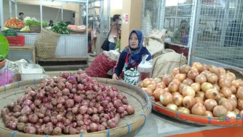 Harga Bahan Pokok di Solo Cenderung Stabil, Cabai Rawit Turun - GenPI.co JATENG