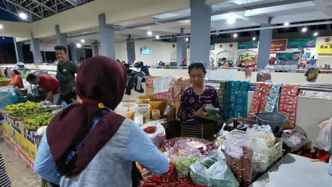 Pedas! Harga Cabai Rawit Merah di Solo Ogah Turun, Rp100.000/Kg - GenPI.co JATENG