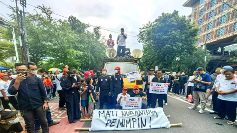 Protes Soal Harga BBM, Kader PKS Solo Raya Turun ke Jalan - GenPI.co JATENG