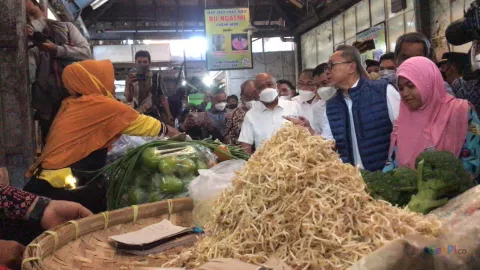 Kunjungi Pasar Gede Solo, Zulhas: Telur Harganya Rp 27.000/Kg, Sudah Bagus! - GenPI.co JATENG