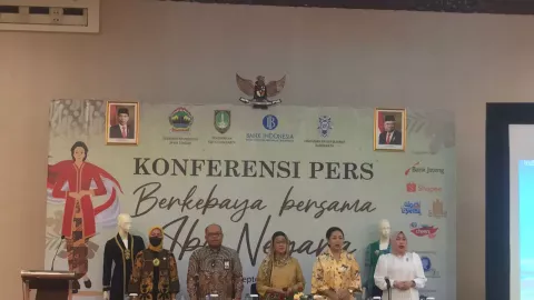 Hari Batik, Ibu Negara Iriana Jokowi Bakal Pawai Kebaya Bersama 2.500 di Solo - GenPI.co JATENG