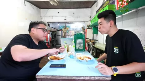 Crazy Rich Makan Nasi Campur di Warung, Wow! - GenPI.co JATIM