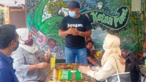 Ketan Punel Beri Layanan Gratis Warga Yang Sudah Vaksin - GenPI.co JATIM